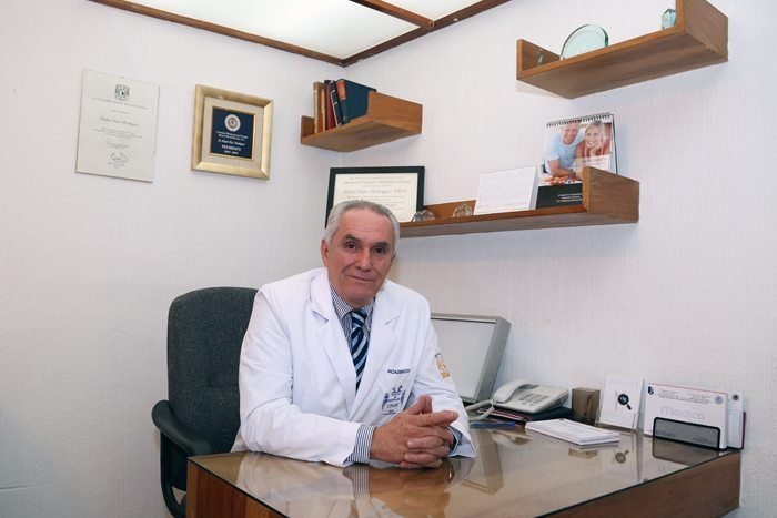 Galardón A La Excelencia Estomatológica 2014 Dr Rafael Ruiz Rodríguez Odontología Actual 5069